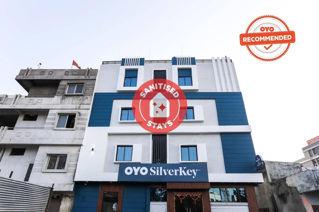 Vaccinated Staff - Silverkey Executive 60501 Babul Nagar Hotel 3*
