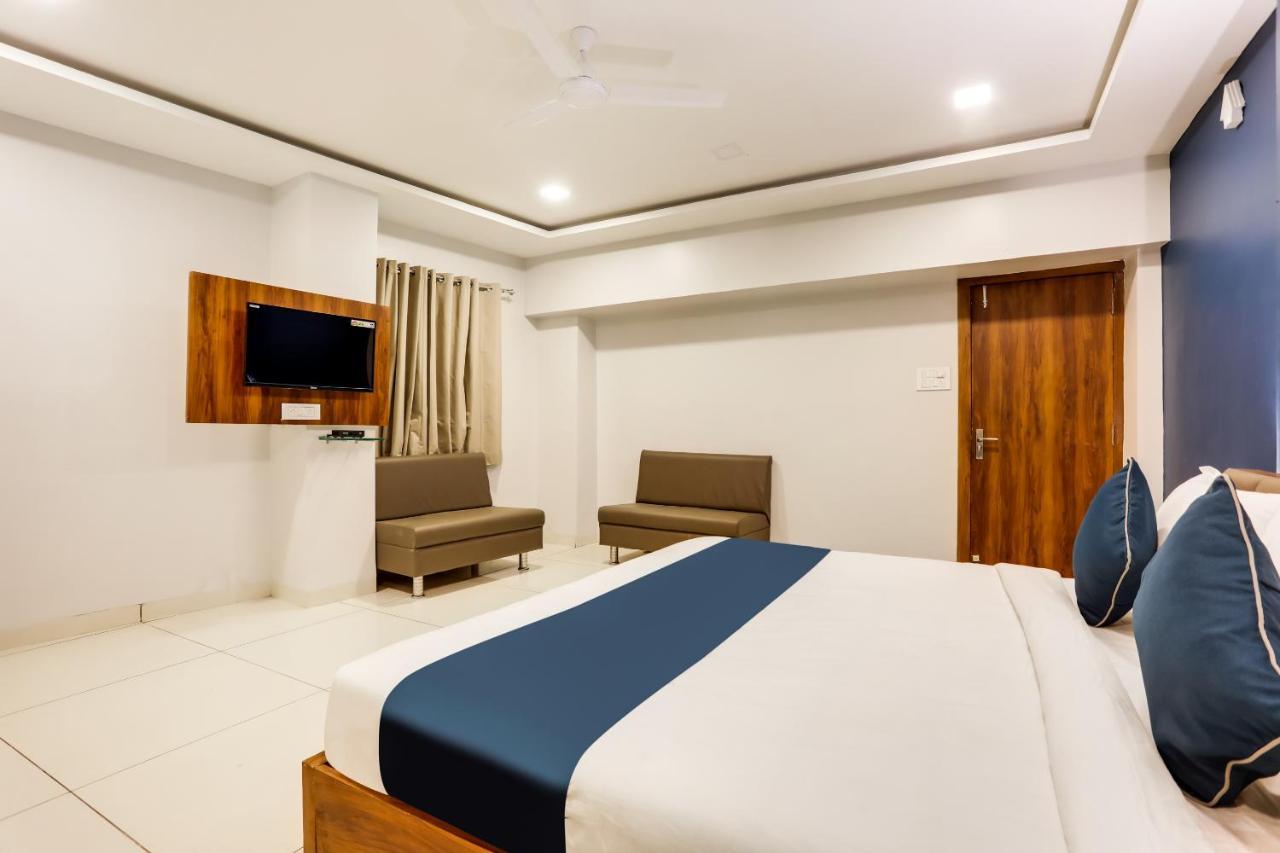 Hotel Vaccinated Staff - Silverkey Executive 60501 Babul Nagar