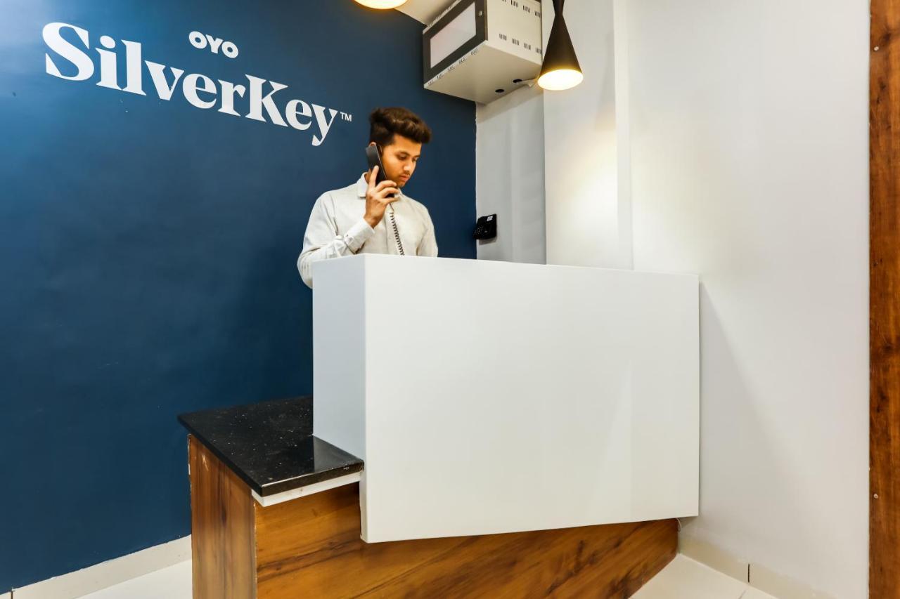Hotel Vaccinated Staff - Silverkey Executive 60501 Babul Nagar Indore